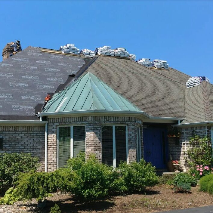 Maryland roof contractor at work